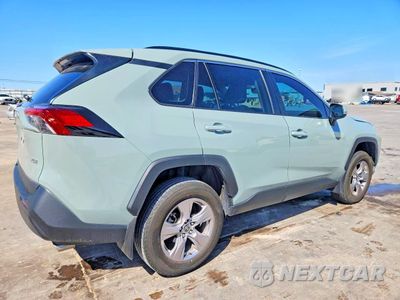 Trzecie zdjęcie samochodu z tyłu: 2023 TOYOTA RAV4 XLE VIN:2T3W1RFV3PW287404 - miniatura