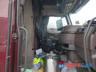Piąte zdjęcie samochodu w środku: 2016 VOLVO VN VNL VIN:4V4NC9EH4GN961492 - miniatura