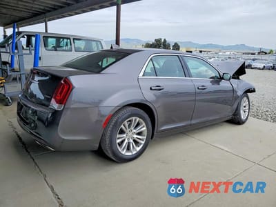 Trzecie zdjęcie samochodu z tyłu: 2019 CHRYSLER 300 TOURING VIN:2C3CCAAG2KH568954 - miniatura