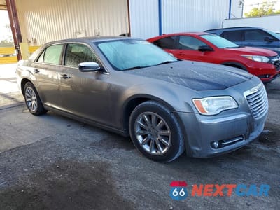 Czwarte zdjęcie samochodu z boku: 2012 CHRYSLER 300 LIMITED VIN:2C3CCACG7CH264372 - miniatura