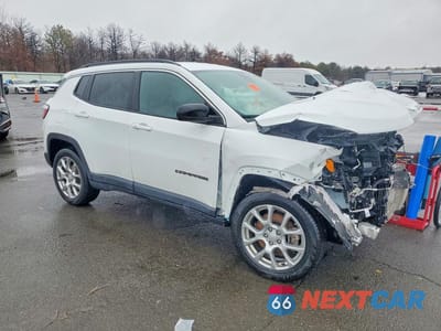 Czwarte zdjęcie samochodu z boku: 2023 JEEP COMPASS LATITUDE LUX VIN:3C4NJDFN6PT544576 - miniatura