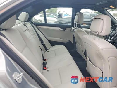 Zdjęcie 10 z 13 samochodu: 2014 MERCEDES-BENZ C 250 VIN:WDDGF4HB2ER306555 - miniatura