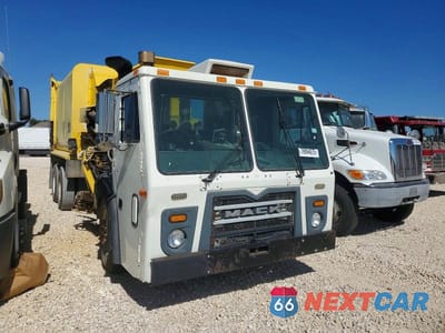 2016 MACK LEU613 REFUSE TRUCK 1M2AU04CXGM010434 - główne zdjęcie licytacji z USA - miniatura