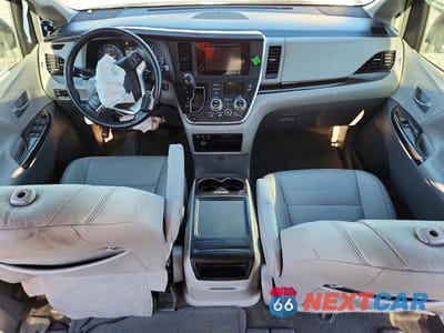 Zdjęcie 8 z 14 samochodu: 2015 TOYOTA SIENNA XLE 8-PASSENGER VIN:5TDYK3DC3FS608975 - miniatura
