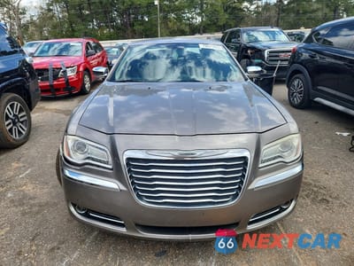 Piąte zdjęcie samochodu w środku: 2014 CHRYSLER 300C VIN:2C3CCAEGXEH222312 - miniatura