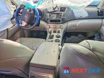 Zdjęcie 8 z 12 samochodu: 2013 TOYOTA HIGHLANDER SE VIN:5TDBK3EH4DS266563 - miniatura