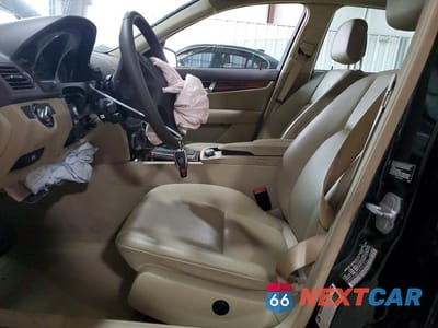 Zdjęcie 7 z 13 samochodu: 2010 MERCEDES-BENZ C 300 4MATIC VIN:WDDGF8BB1AF361316 - miniatura