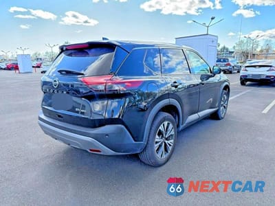 Czwarte zdjęcie samochodu z boku: 2021 NISSAN ROGUE SV VIN:5N1AT3BB9MC767311 - miniatura