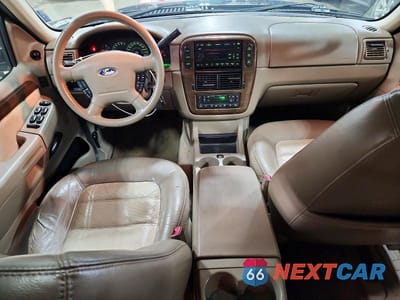 Zdjęcie 8 z 13 samochodu: 2005 FORD EXPLORER EDDIE BAUER VIN:1FMDU74W15UB30393 - miniatura