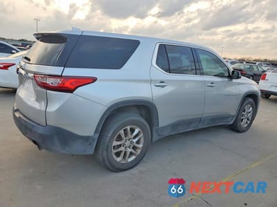 Trzecie zdjęcie samochodu z tyłu: 2020 CHEVROLET TRAVERSE LS VIN:1GNERFKW3LJ204586 - miniatura