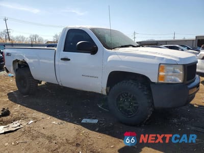 Czwarte zdjęcie samochodu z boku: 2011 CHEVROLET SILVERADO K1500 VIN:1GCNKPEA8BZ283708 - miniatura