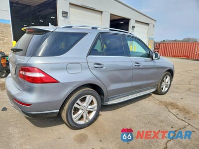 Trzecie zdjęcie samochodu z tyłu: 2015 MERCEDES-BENZ ML 250 BLUETEC VIN:4JGDA0EB0FA518018 - miniatura