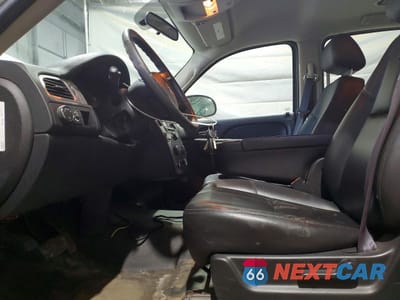 Zdjęcie 7 z 12 samochodu: 2011 CHEVROLET SUBURBAN C1500 VIN:1GNSC5E08BR301790 - miniatura