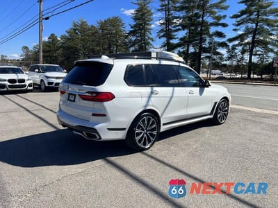 Trzecie zdjęcie samochodu z tyłu: 2019 BMW X7 XDRIVE50I VIN:5UXCX4C51KLS37426 - miniatura