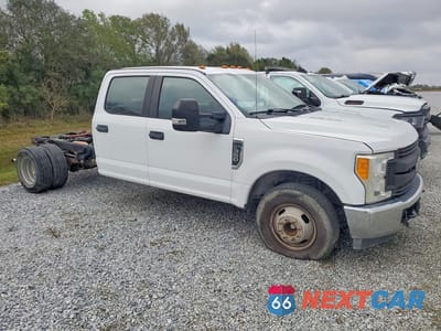 Czwarte zdjęcie samochodu z boku: 2018 FORD F350 SUPER DUTY VIN:1FD8W3GT7JEC82446 - miniatura