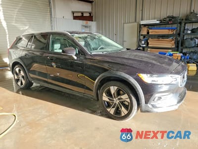 Czwarte zdjęcie samochodu z boku: 2025 VOLVO V60 CROSS COUNTRY PLUS VIN:YV4L12WK9S2147338 - miniatura