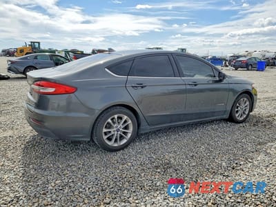 Trzecie zdjęcie samochodu z tyłu: 2019 FORD FUSION SE VIN:3FA6P0LU9KR272205 - miniatura