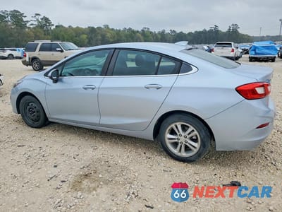 Drugie zdjęcie samochodu z przodu: 2018 CHEVROLET CRUZE LT VIN:1G1BE5SM7J7108298 - miniatura