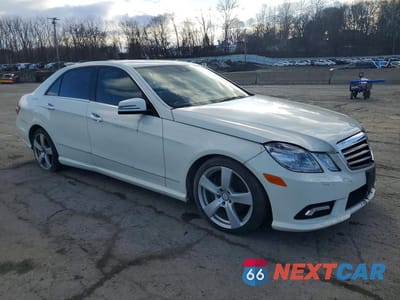 Czwarte zdjęcie samochodu z boku: 2011 MERCEDES-BENZ E 350 4MATIC VIN:WDDHF8HB2BA378068 - miniatura