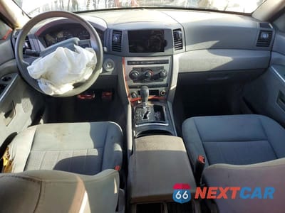 Zdjęcie 8 z 13 samochodu: 2006 JEEP GRAND CHEROKEE LAREDO VIN:1J4GS48K46C103218 - miniatura