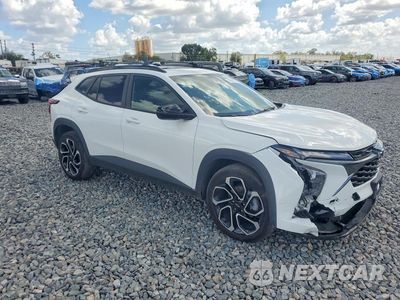Czwarte zdjęcie samochodu z boku: 2025 CHEVROLET TRAX 2RS VIN:KL77LJEP5SC185842 - miniatura