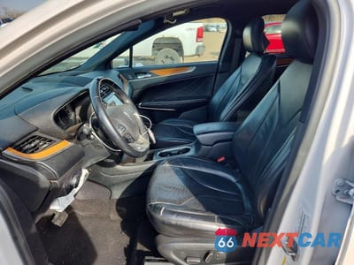 Zdjęcie 7 z 13 samochodu: 2019 LINCOLN MKC RESERVE VIN:5LMCJ3C95KUL47124 - miniatura