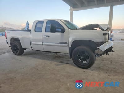 Czwarte zdjęcie samochodu z boku: 2011 GMC SIERRA K1500 SLE VIN:1GTR2VE33BZ117569 - miniatura