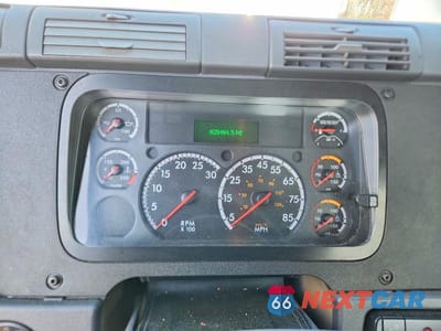Zdjęcie 8 z 10 samochodu: 2016 FREIGHTLINER CASCADIA 125 SEMI TRUCK VIN:1FUBGEDV9GLHC5653 - miniatura