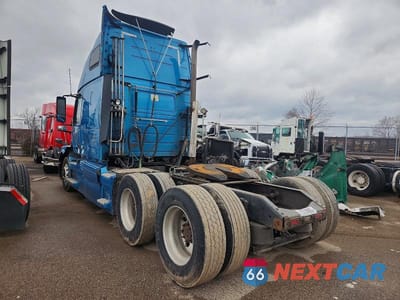 Trzecie zdjęcie samochodu z tyłu: 2015 VOLVO VNL SEMI TRUCK VIN:4V4NC9EH7FN936228 - miniatura