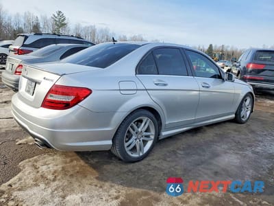 Trzecie zdjęcie samochodu z tyłu: 2013 MERCEDES-BENZ C 300 4MATIC VIN:WDDGF8AB8DG119512 - miniatura