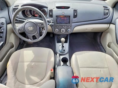 Zdjęcie 8 z 11 samochodu: 2010 KIA FORTE EX VIN:KNAFU4A29A5809116 - miniatura