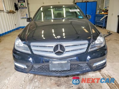 Piąte zdjęcie samochodu w środku: 2012 MERCEDES-BENZ C 300 4MATIC VIN:WDDGF8BB8CA708768 - miniatura
