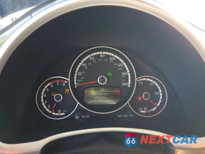 Zdjęcie 9 z 12 samochodu: 2014 VOLKSWAGEN BEETLE VIN:3VW517ATXEM816283 - miniatura