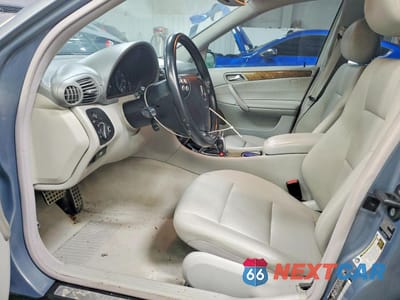 Zdjęcie 7 z 12 samochodu: 2007 MERCEDES-BENZ C 230 VIN:WDBRF52H27F896720 - miniatura