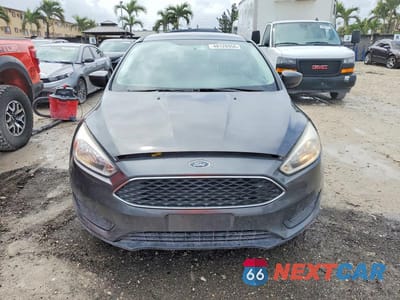 Piąte zdjęcie samochodu w środku: 2018 FORD FOCUS SE VIN:1FADP3FE9JL325317 - miniatura