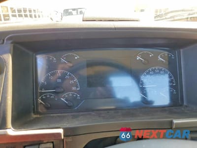 Zdjęcie 8 z 10 samochodu: 2020 VOLVO VNR SEMI TRUCK VIN:4V4W19EGXLN245496 - miniatura