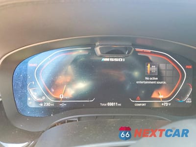 Zdjęcie 9 z 12 samochodu: 2022 BMW M550XI VIN:WBA13BK0XNCJ16197 - miniatura