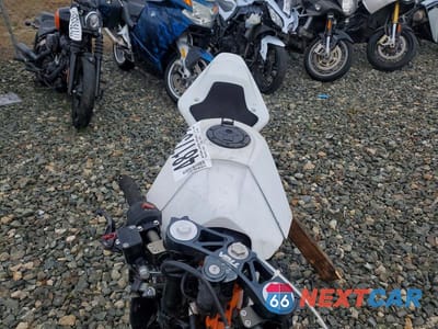 Piąte zdjęcie samochodu w środku: 2015 KTM 390 DUKE VIN:MD2JYJ404FC215590 - miniatura