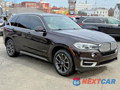 Czwarte zdjęcie samochodu z boku: 2017 BMW X5 SDRIVE35I VIN:5UXKR2C5XH0U18030 - miniatura