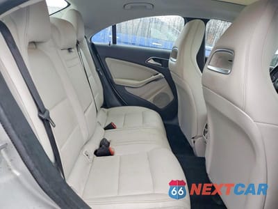 Zdjęcie 10 z 13 samochodu: 2019 MERCEDES-BENZ CLA 250 4MATIC VIN:WDDSJ4GB2KN711215 - miniatura