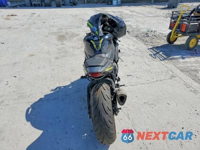 Czwarte zdjęcie samochodu z boku: 2023 SUZUKI GSX-R1000 VIN:JS1DM11B5P7100361 - miniatura