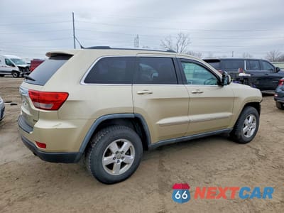 Trzecie zdjęcie samochodu z tyłu: 2011 JEEP GRAND CHEROKEE LAREDO VIN:1J4RR4GG5BC565055 - miniatura