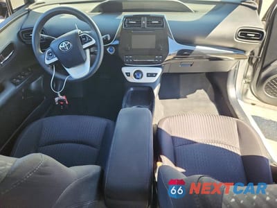 Zdjęcie 8 z 12 samochodu: 2017 TOYOTA PRIUS TWO VIN:JTDKBRFU2H3576426 - miniatura