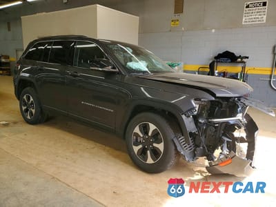 Czwarte zdjęcie samochodu z boku: 2023 JEEP GRAND CHEROKEE LIMITED 4XE VIN:1C4RJYB6XPC648927 - miniatura