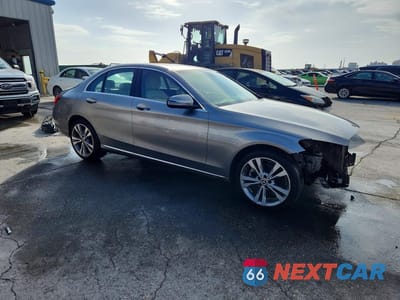 Czwarte zdjęcie samochodu z boku: 2019 MERCEDES-BENZ C 300 VIN:55SWF8DB4KU289342 - miniatura