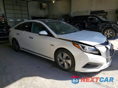 Czwarte zdjęcie samochodu z boku: 2017 HYUNDAI SONATA HYBRID LIMITED VIN:KMHE34L33HA075674 - miniatura