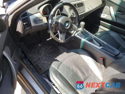 Zdjęcie 8 z 12 samochodu: 2004 BMW Z4 2.5 VIN:4USBT33474LS48518 - miniatura