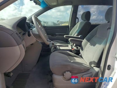 Zdjęcie 7 z 13 samochodu: 2004 TOYOTA SIENNA LE 7 PASSENGER VIN:5TDZA23C54S100166 - miniatura