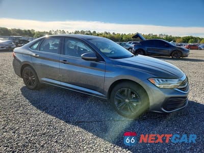 Czwarte zdjęcie samochodu z boku: 2023 VOLKSWAGEN JETTA SE VIN:3VW7M7BU0PM057766 - miniatura