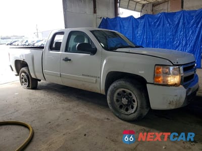 Czwarte zdjęcie samochodu z boku: 2008 CHEVROLET SILVERADO K1500 VIN:1GCEK19018Z290491 - miniatura
